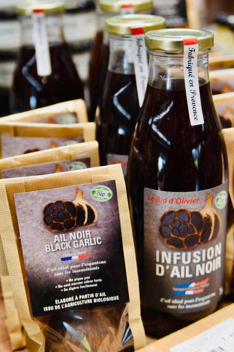 l’ail noir à La Crau proche de Toulon dans le Var l’ail noir à La Crau proche de Toulon dans le Var