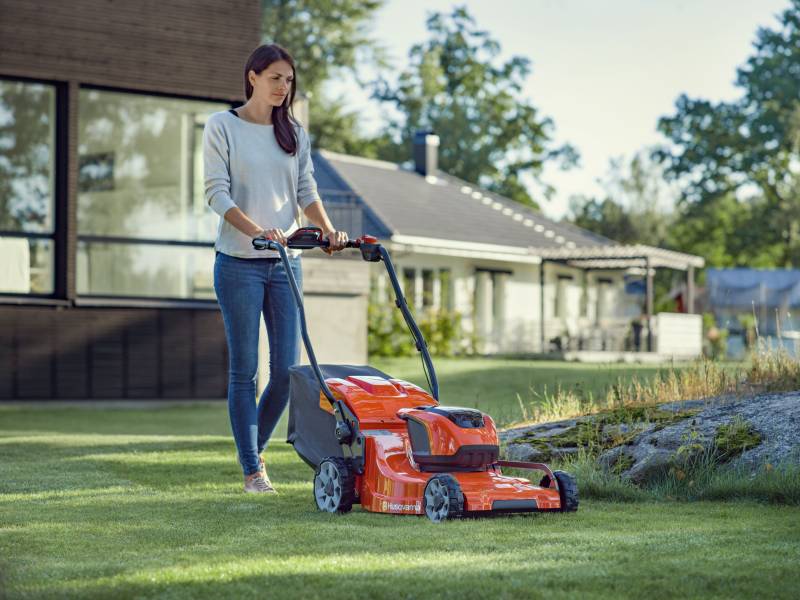 Vente de tondeuse à gazon et tondeuse gazon batterie à La Crau Var Vente de tondeuse à gazon et tondeuse gazon batterie à La Crau Var