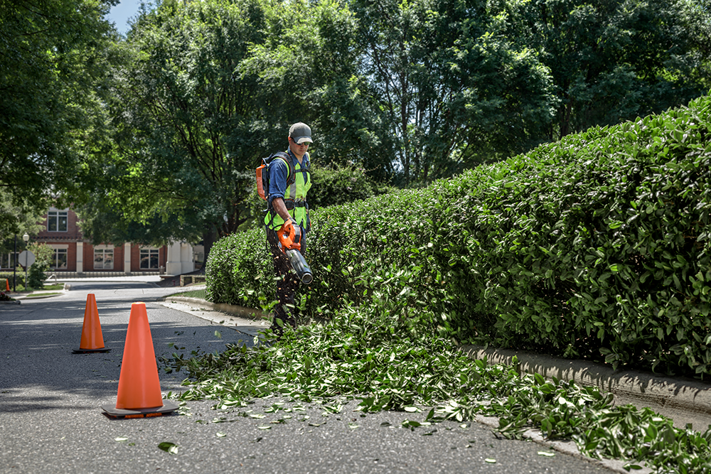souffleurs Husqvarna à La Crau proche de Hyères dans Le Var. souffleurs Husqvarna à La Crau proche de Hyères dans Le Var.