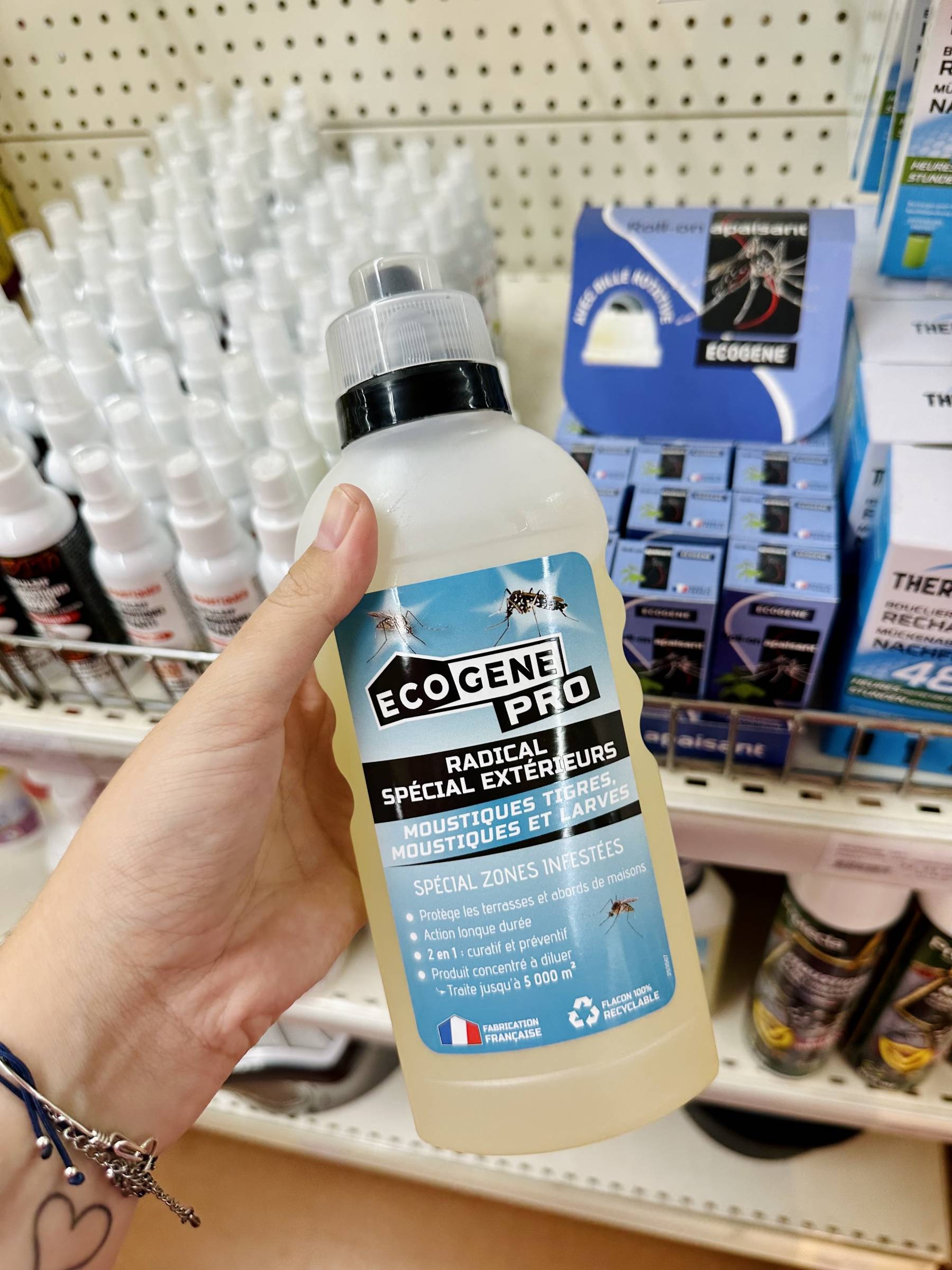 Se débarrasser des moustiques avec le spray à diluer d’Écogène pro à La Crau proche de Hyères dans le Var. Se débarrasser des moustiques avec le spray à diluer d’Écogène pro à La Crau proche de Hyères dans le Var.