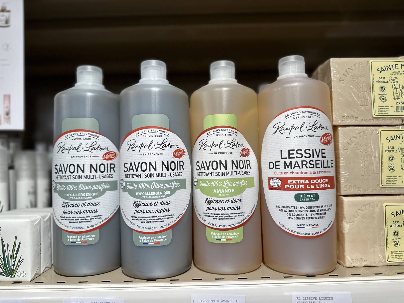savon noir à l’huile d’olive fabriqué en France, à La Crau proche de Hyères dans Le Var.